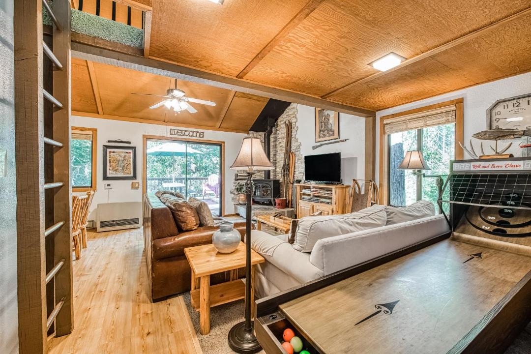 Photo of Livingroom in Shaver Lake