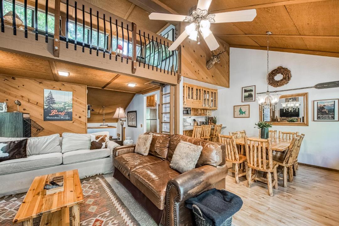 Photo of Livingroom in Shaver Lake