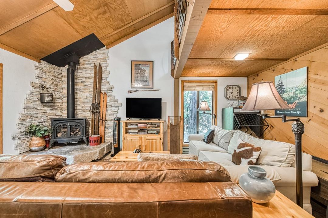 Photo of Livingroom in Shaver Lake