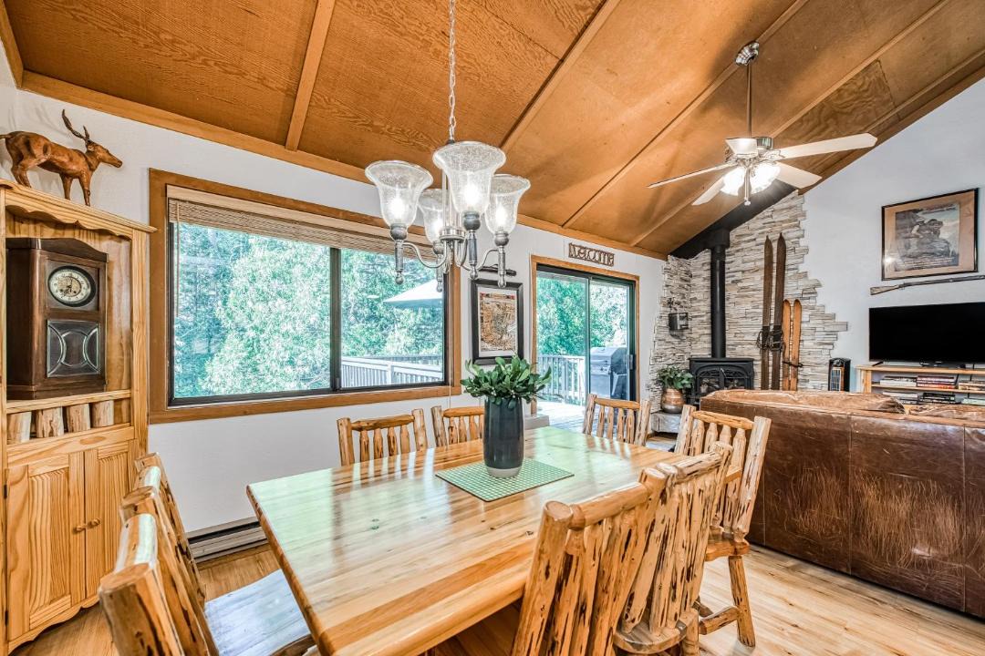 Photo of Livingroom in Shaver Lake