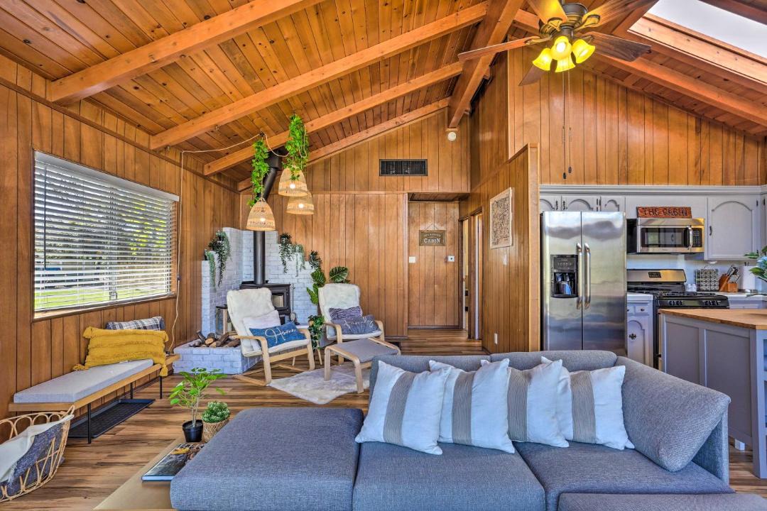 Photo of Livingroom in Yosemite Forks
