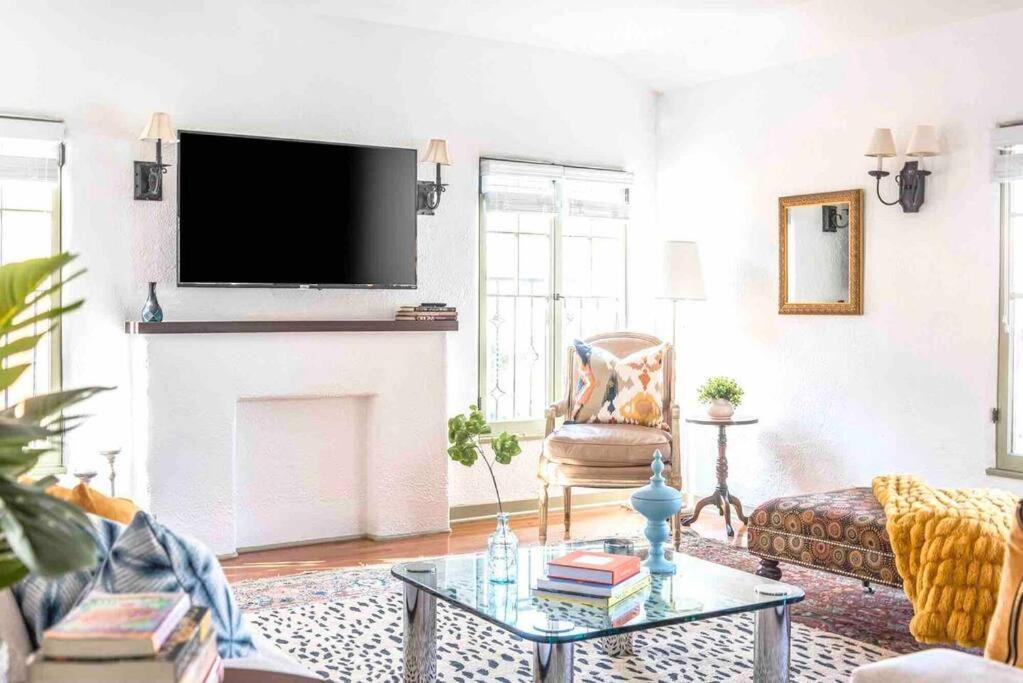 Photo of Livingroom in Beverly Grove