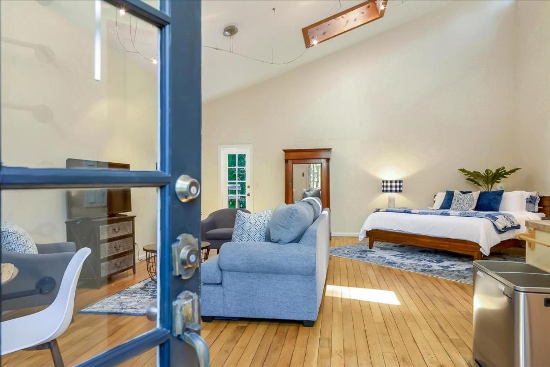 Photo of Livingroom in Redwood City
