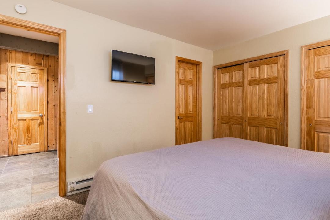 Photo of Bedroom in Mammoth Lakes