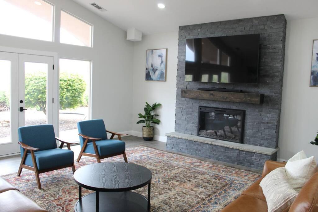 Photo of Livingroom in Yosemite Lakes