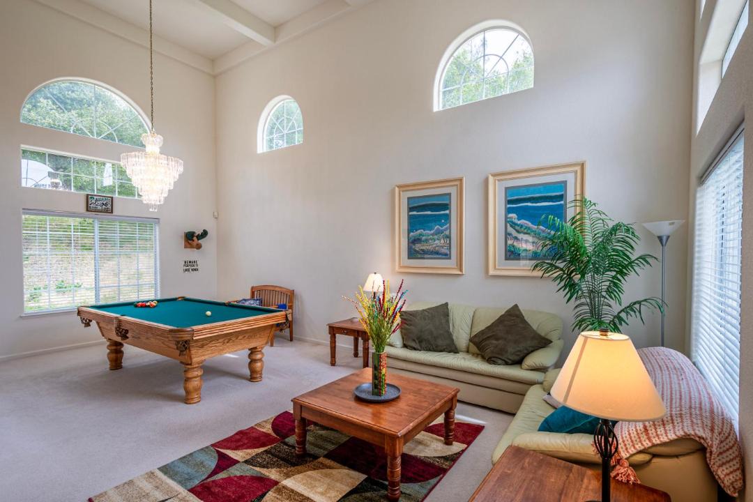 Photo of Livingroom in Oakhurst