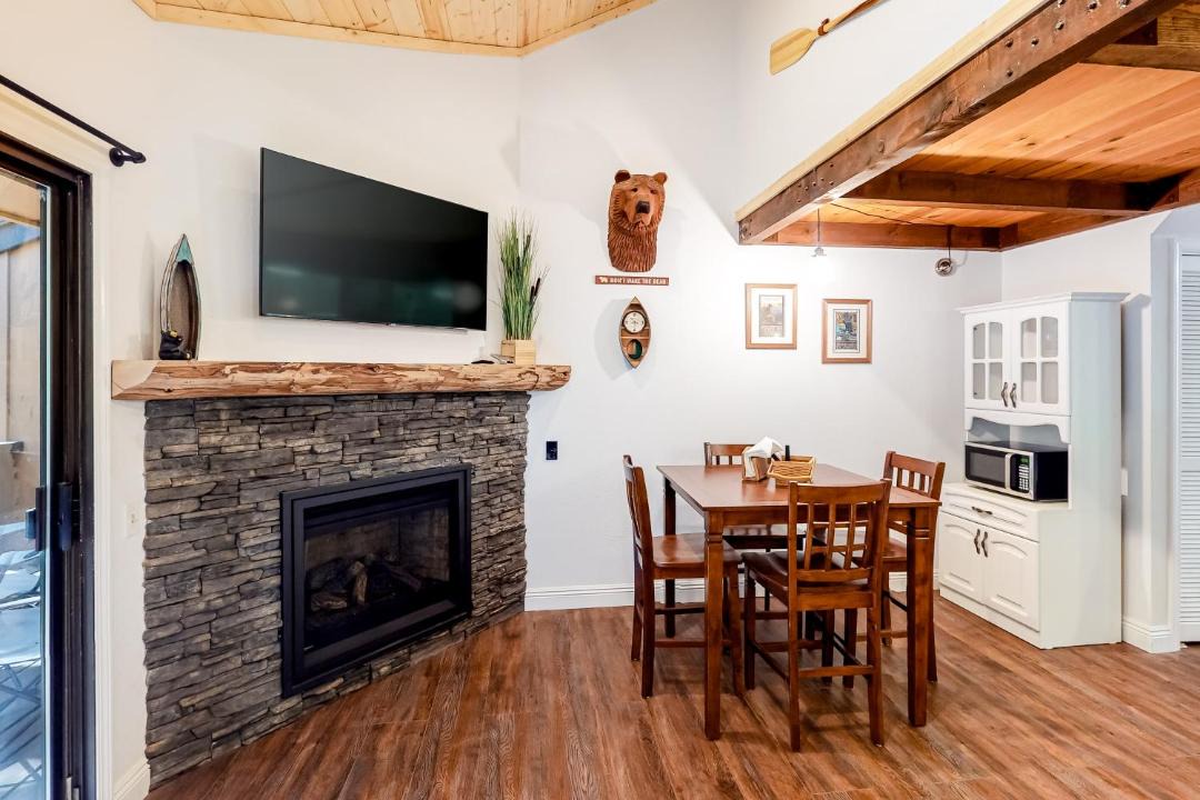 Photo of Livingroom in Shaver Lake
