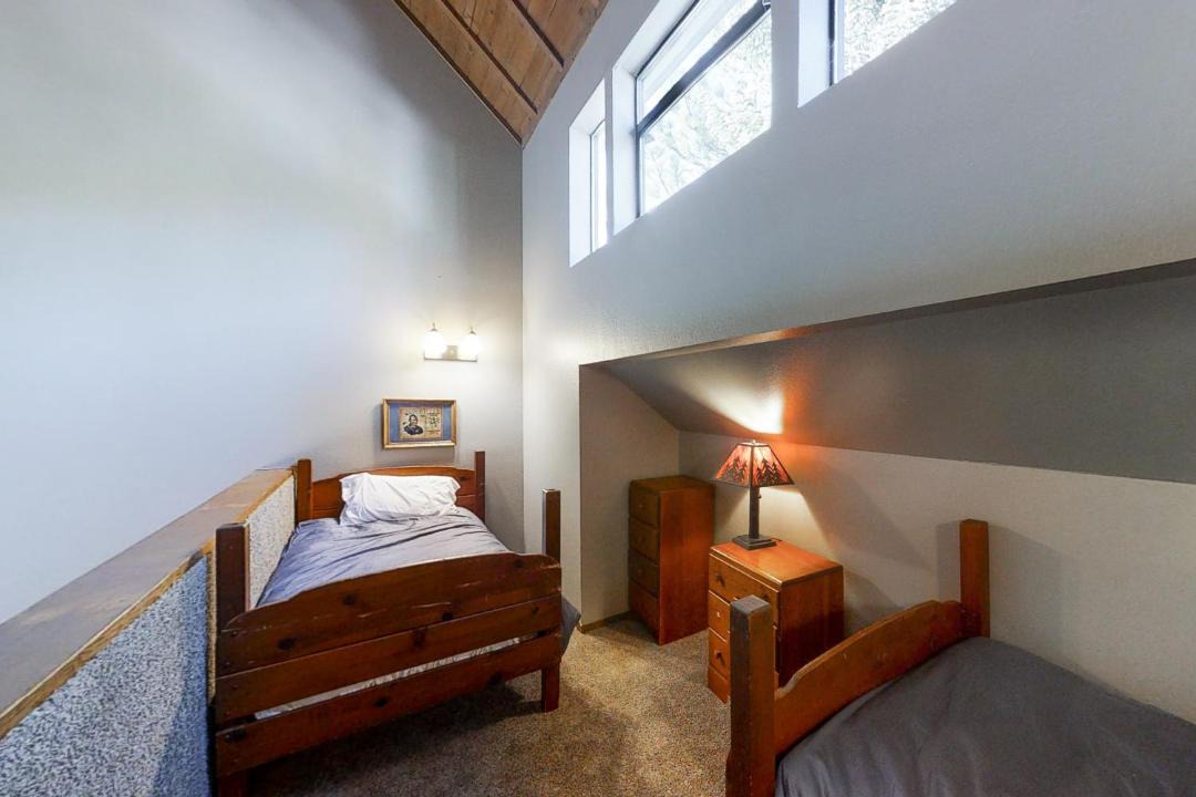 Photo of Bedroom in Lakeshore