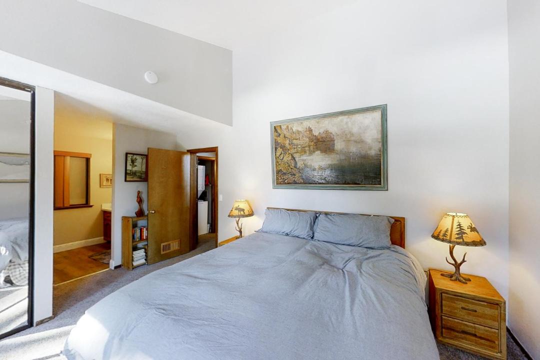 Photo of Bedroom in Lakeshore