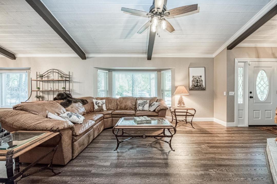 Photo of Livingroom in Shaver Lake