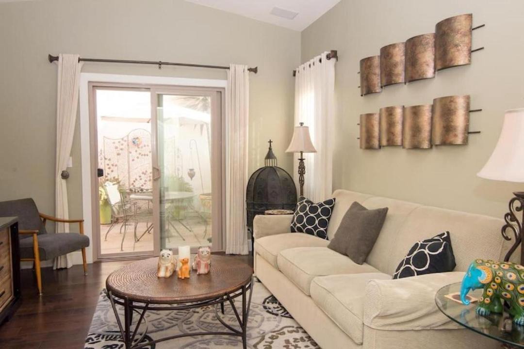 Photo of Livingroom in Newhall