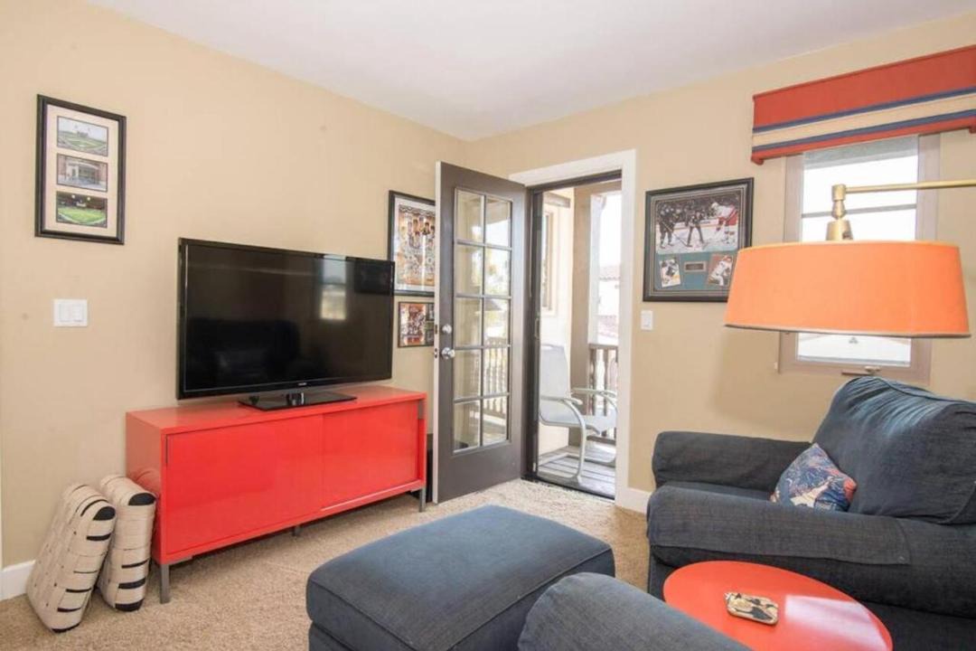 Photo of Livingroom in Newhall