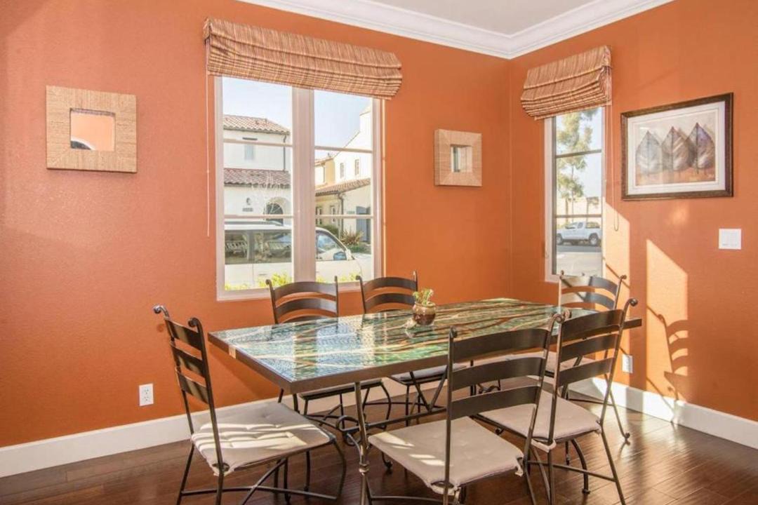 Photo of Livingroom in Newhall