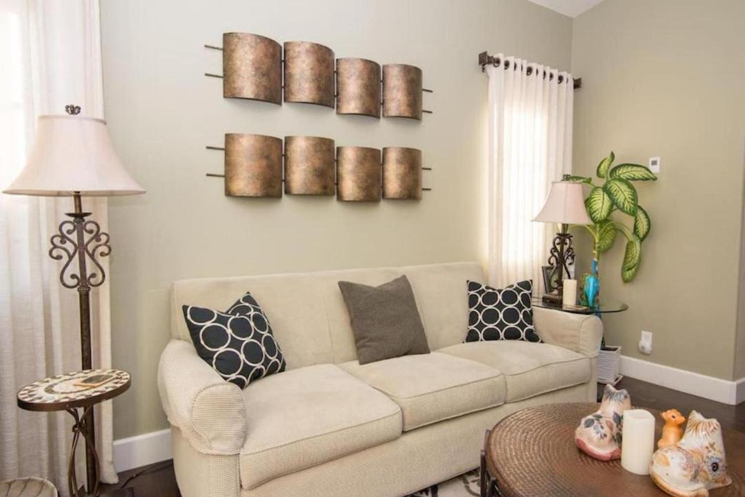 Photo of Livingroom in Newhall