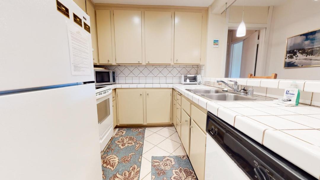 Photo of Kitchen in Mammoth Lakes