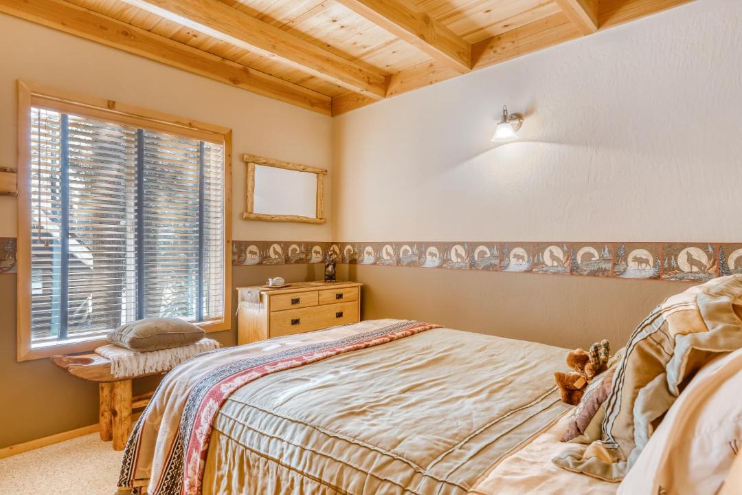 Photo of Bedroom in Serene Lakes