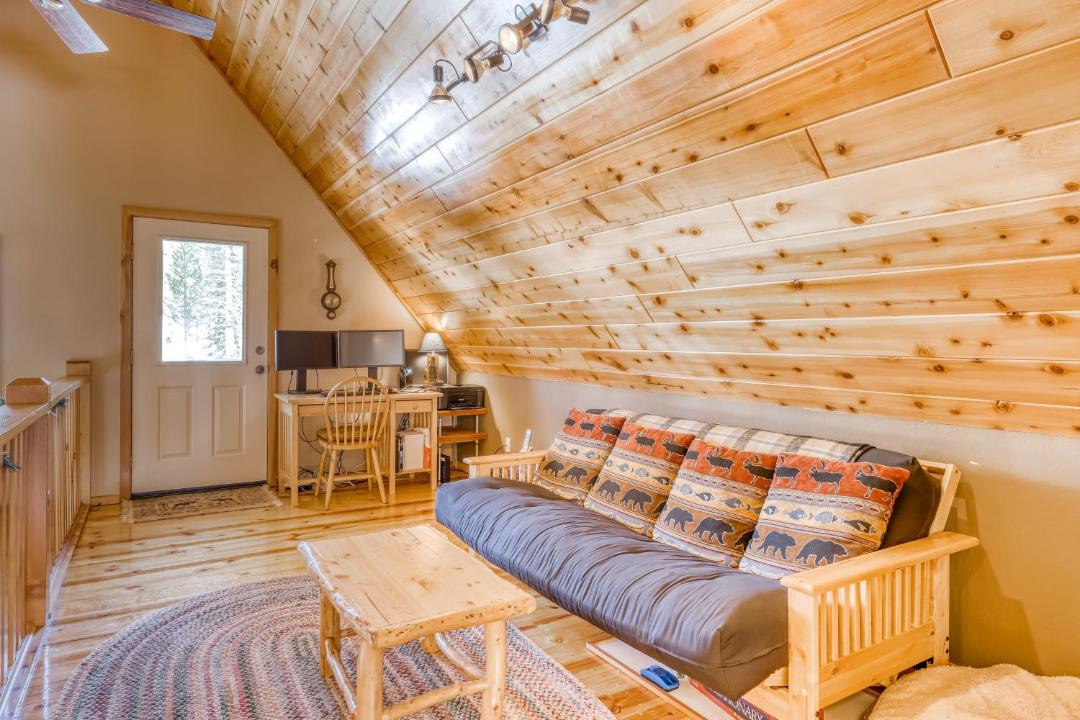 Photo of Livingroom in Serene Lakes