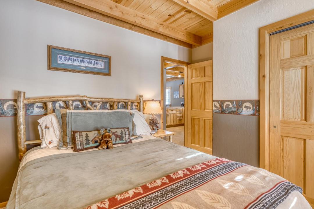 Photo of Bedroom in Serene Lakes