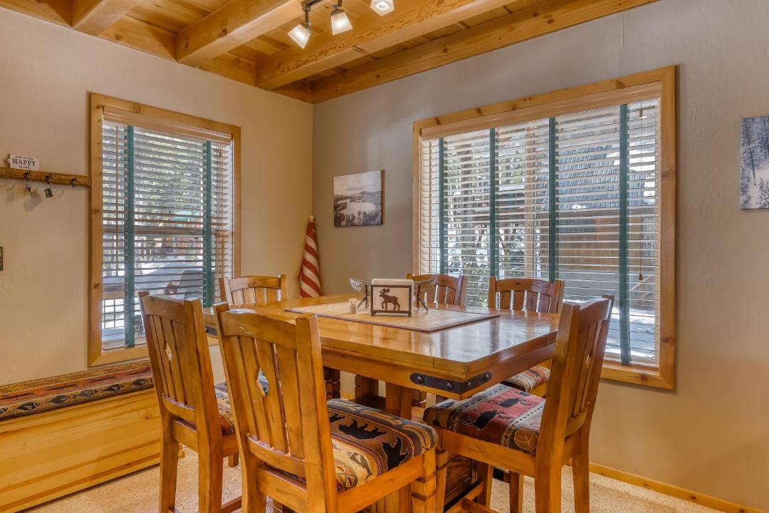 Photo of Livingroom in Serene Lakes