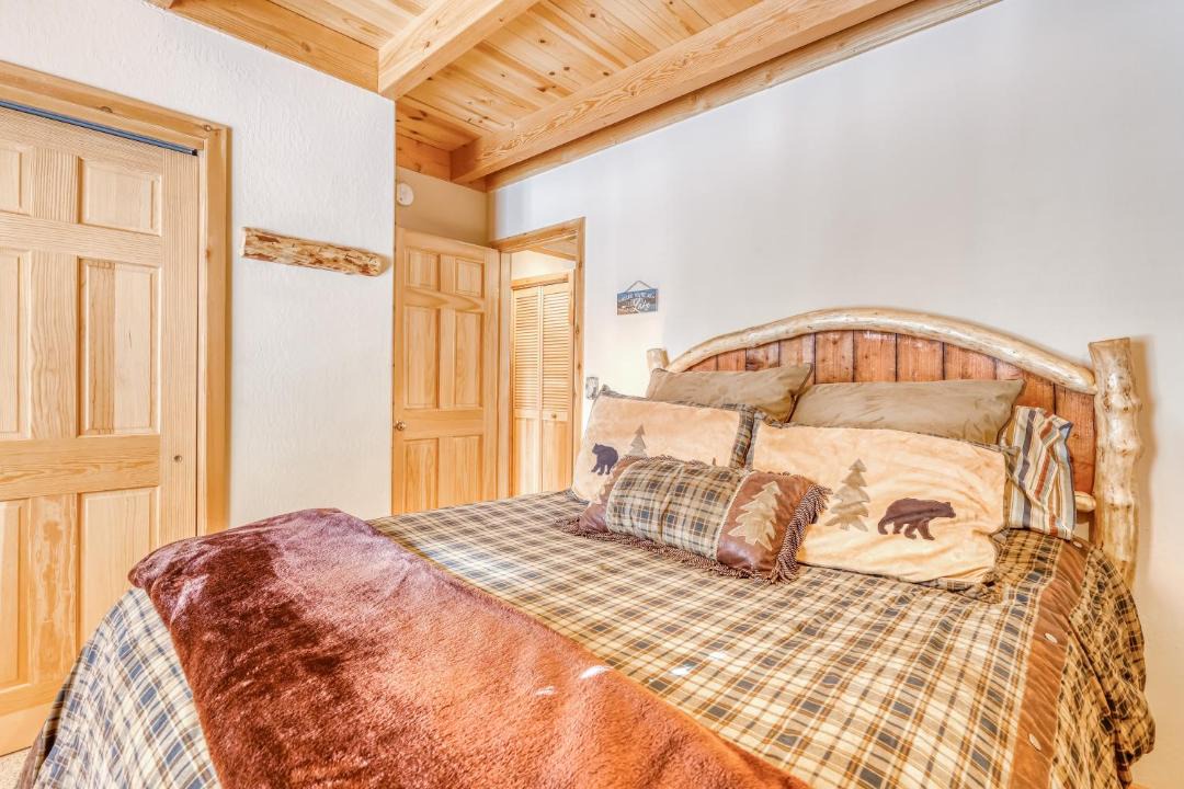 Photo of Bedroom in Serene Lakes