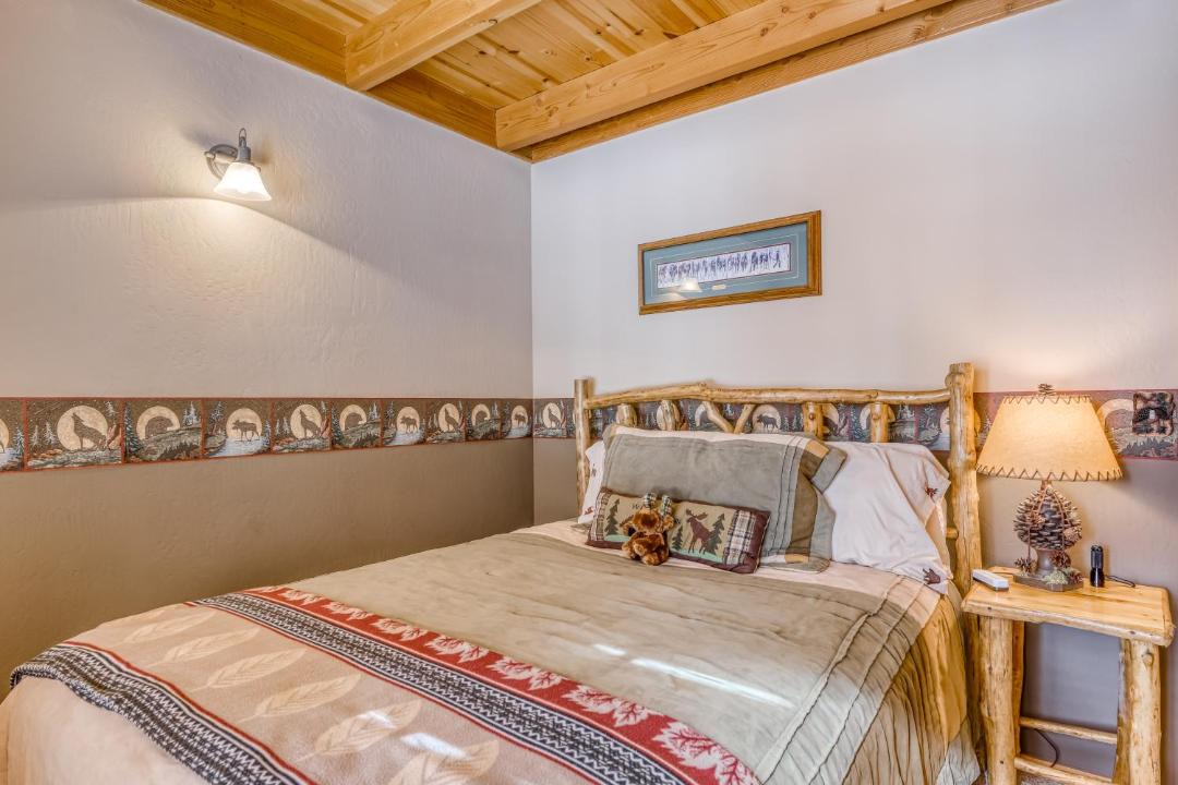 Photo of Bedroom in Serene Lakes