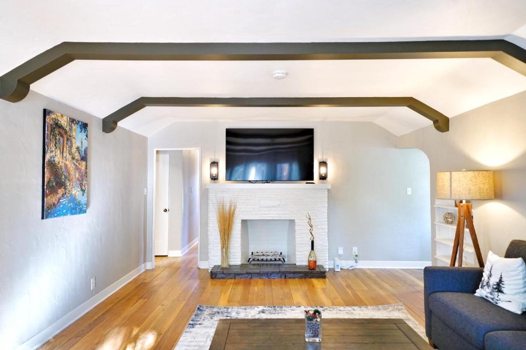 Photo of Livingroom in Newhall