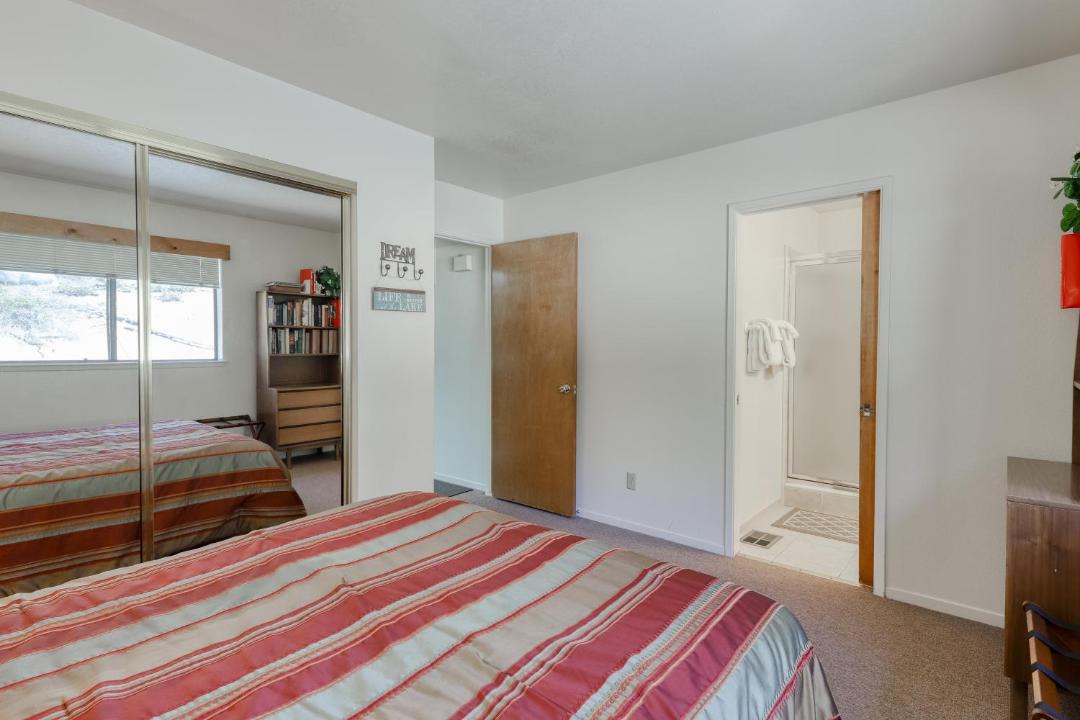 Photo of Bedroom in Lakeshore