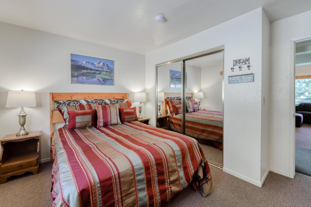 Photo of Bedroom in Lakeshore