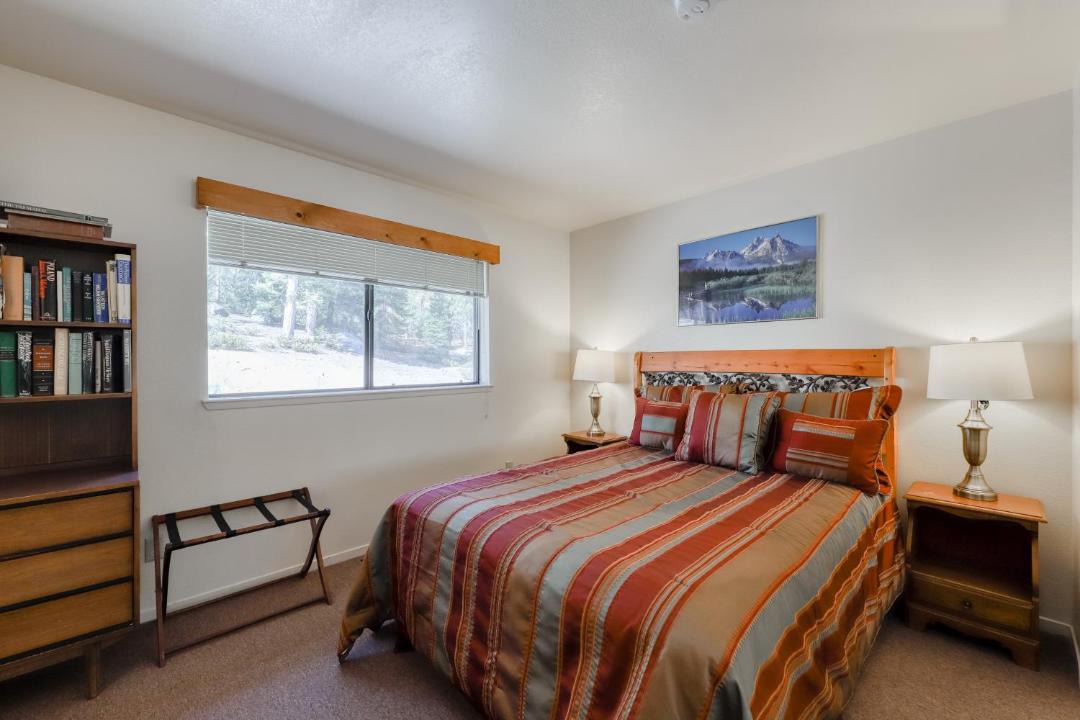 Photo of Bedroom in Lakeshore