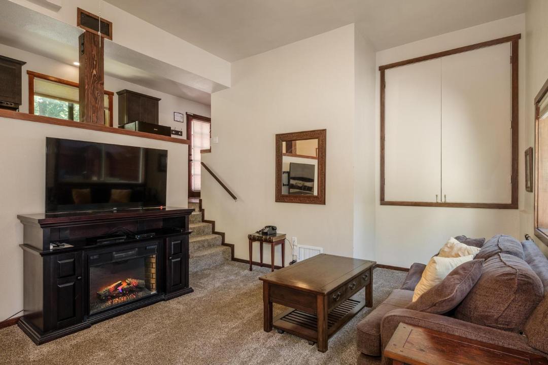 Photo of Livingroom in Yosemite West