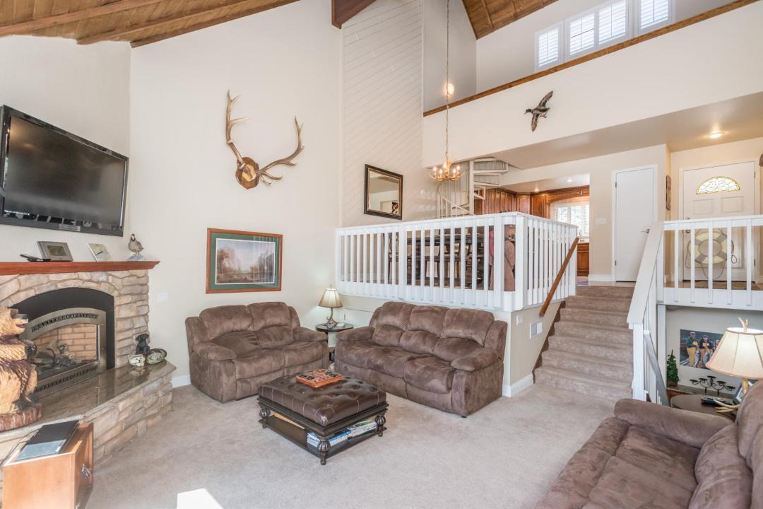 Photo of Livingroom in Lakeshore