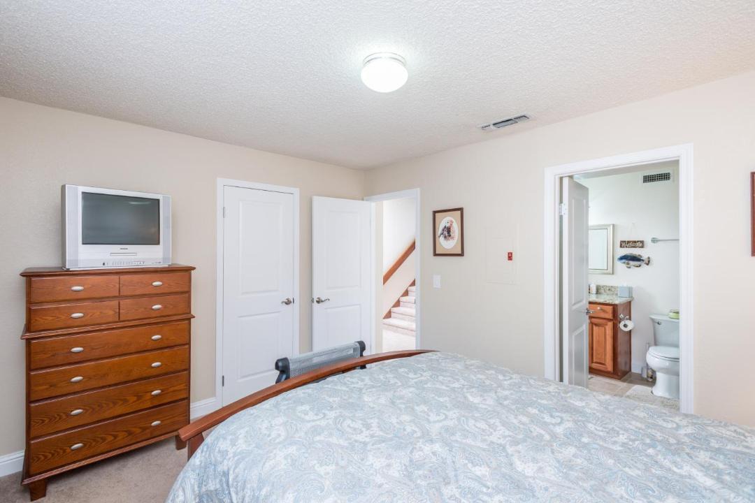 Photo of Bedroom in Lakeshore