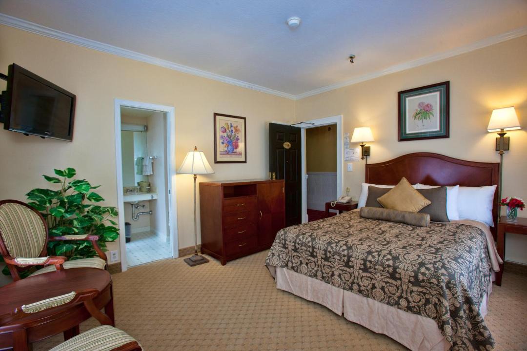 Photo of Bedroom in Lower Nob Hill
