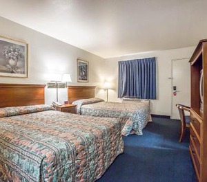 Econo Lodge Inn China Naval Station 