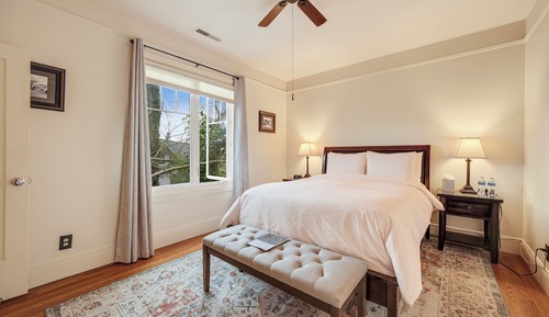Queen Guestroom 2