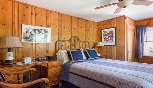 Room (Roy Roger's)