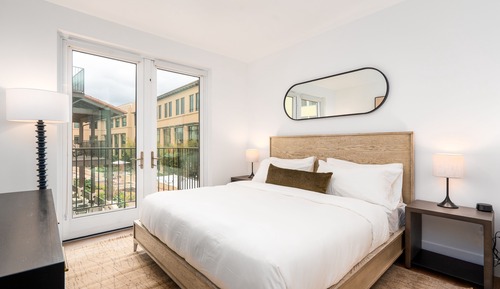 Caltrain-Facing, Two-Bedroom Apartment (Self Check-in with Virtual Front Desk)