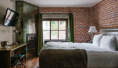 Cozy Queen, Accessible