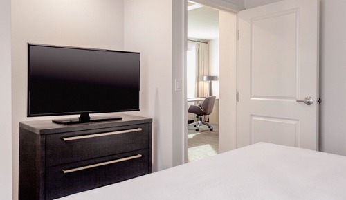 Suite, 1 King Bed with Sofa bed (Mobility Accessible, Tub)