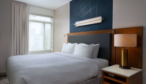 Suite, 1 King Bed and 1 Twin Trundle Bed, Hearing Accessible