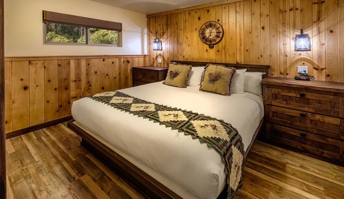 Family Apartment, Ensuite, Lake View (Pet-Friendly 1-Bed 23-25 )