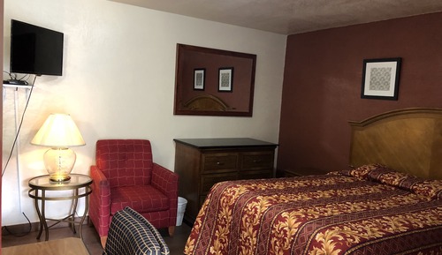 Basic Room, 1 Queen Bed