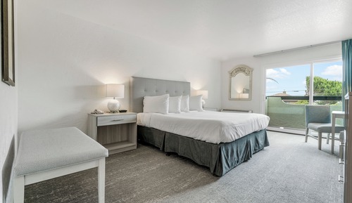 Standard Room, 1 King Bed, Bay View