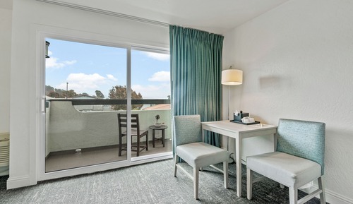 Standard Room, 1 King Bed, Balcony