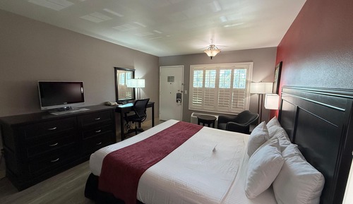 Standard Single Room, 1 King Bed, Accessible Bathtub, Non Smoking