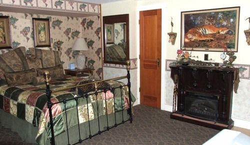 Traditional Room (Safari)