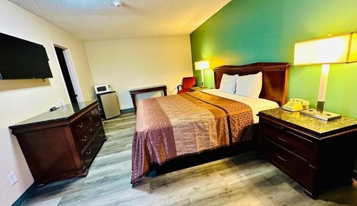 Standard Room, 1 King Bed, Non Smoking