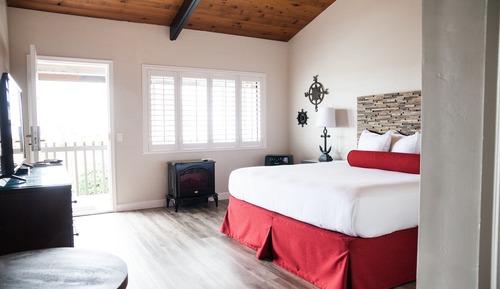 Room, 1 King Bed, Fireplace, Ocean View (No Pets Allowed)