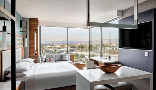 Suite, 1 King Bed, Kitchen (Corner)
