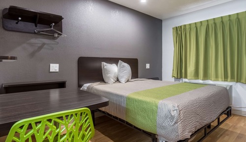 Deluxe Room, 1 Queen Bed, Non Smoking, Kitchenette
